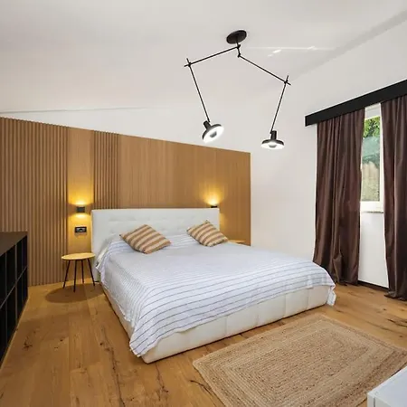 Apartment Brown In Center Pula